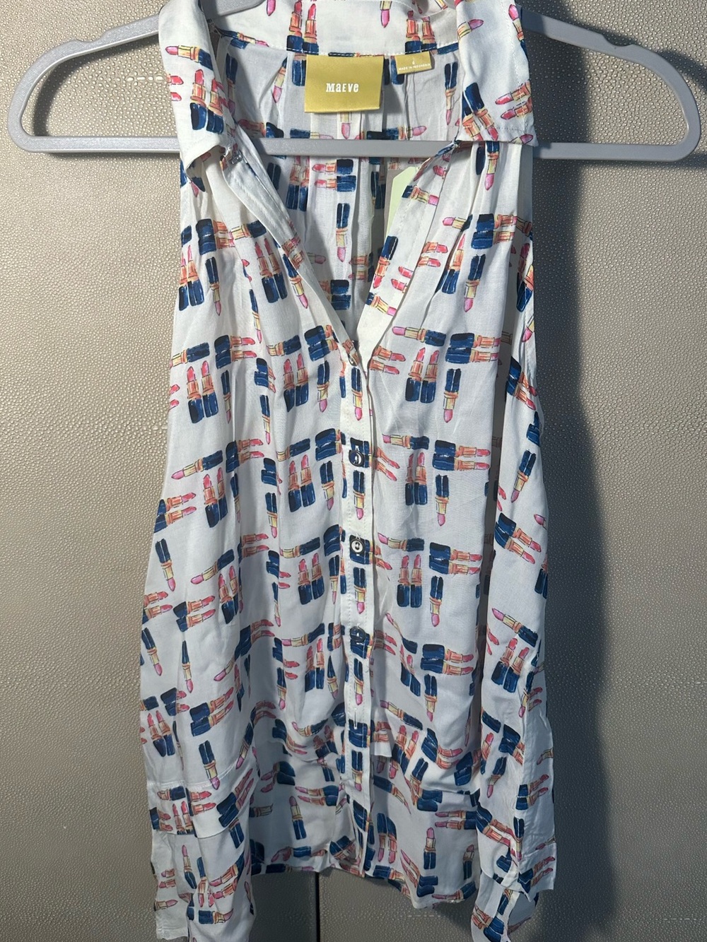 Maeve White Sleeveless Shirt with Navy and Pink Lipstick Print
